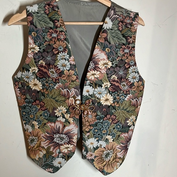 Tops - Vintage Tapestry Womans Vest